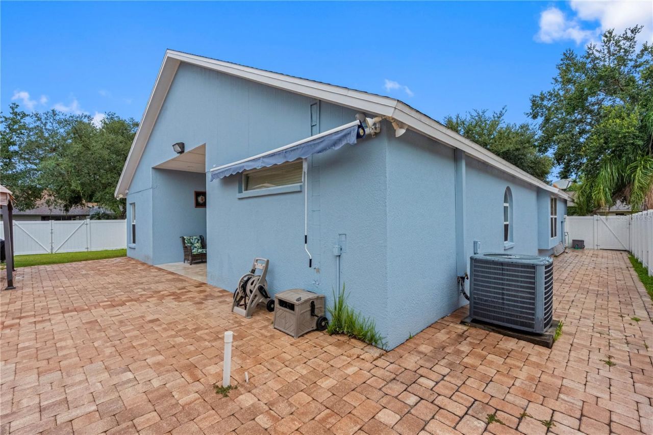 3306 Pin Oak Lane , Tampa, FL 33618 Photo