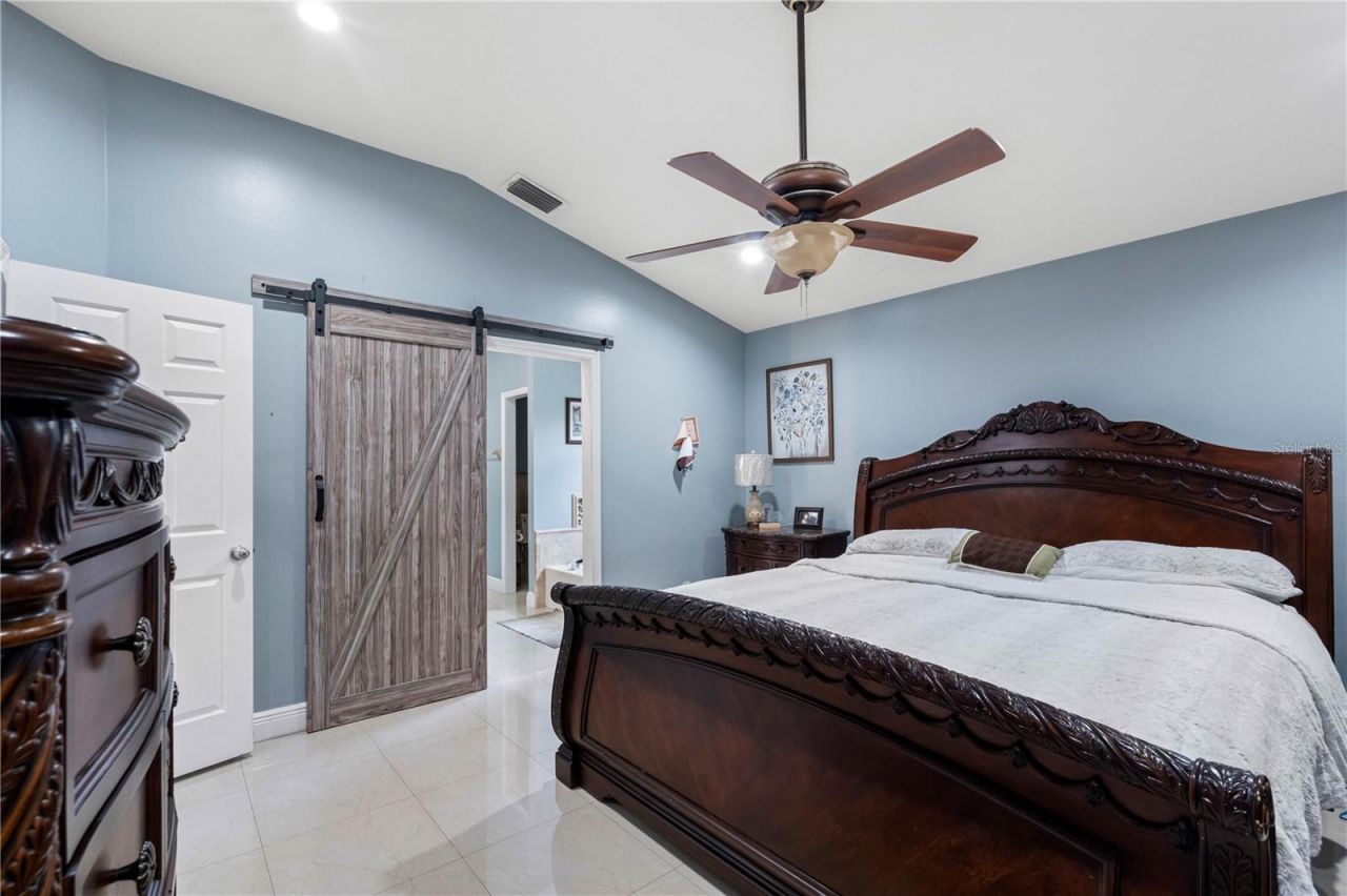 3306 Pin Oak Lane , Tampa, FL 33618 Photo