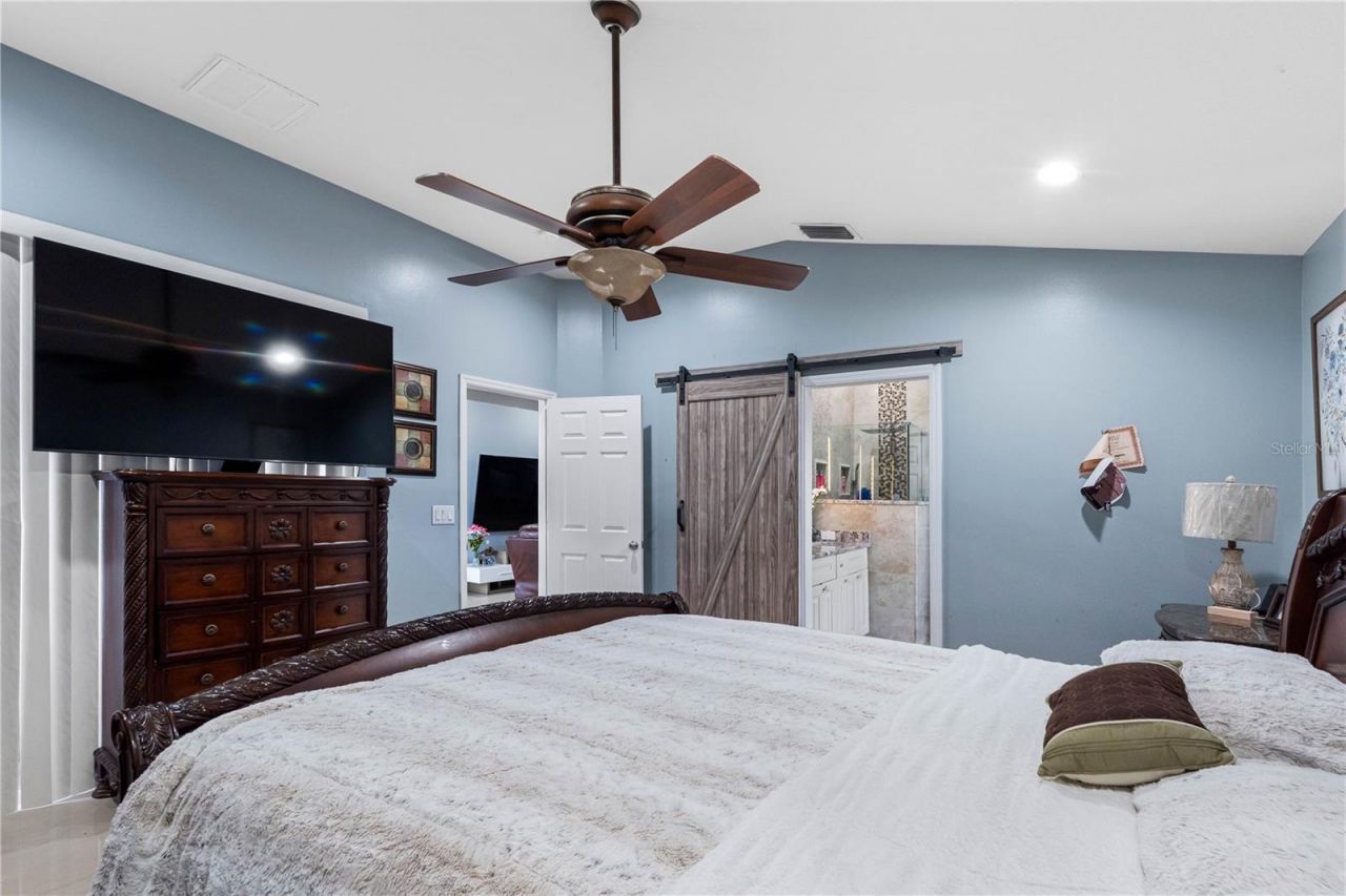 3306 Pin Oak Lane , Tampa, FL 33618 Photo