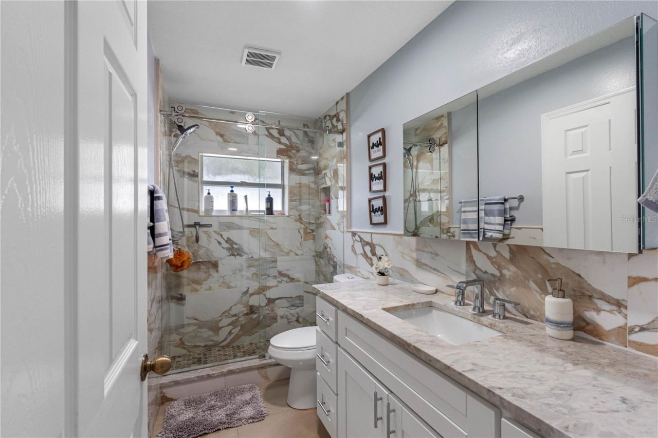3306 Pin Oak Lane , Tampa, FL 33618 Photo