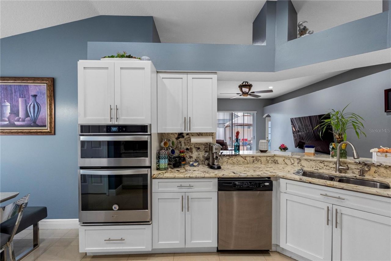 3306 Pin Oak Lane , Tampa, FL 33618 Photo
