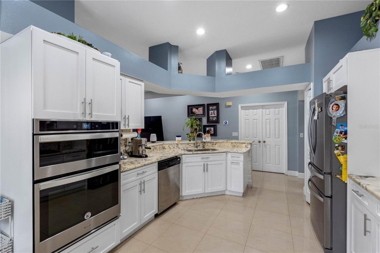 3306 Pin Oak Lane , Tampa, FL 33618 Photo