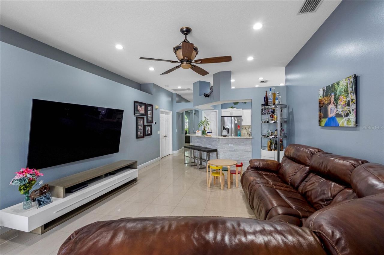 3306 Pin Oak Lane , Tampa, FL 33618 Photo