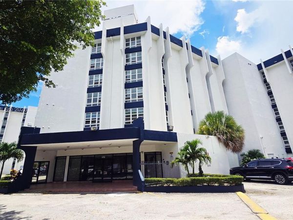 9682 Fontainebleau Blvd, Unit 203, Miami, FL 33172
