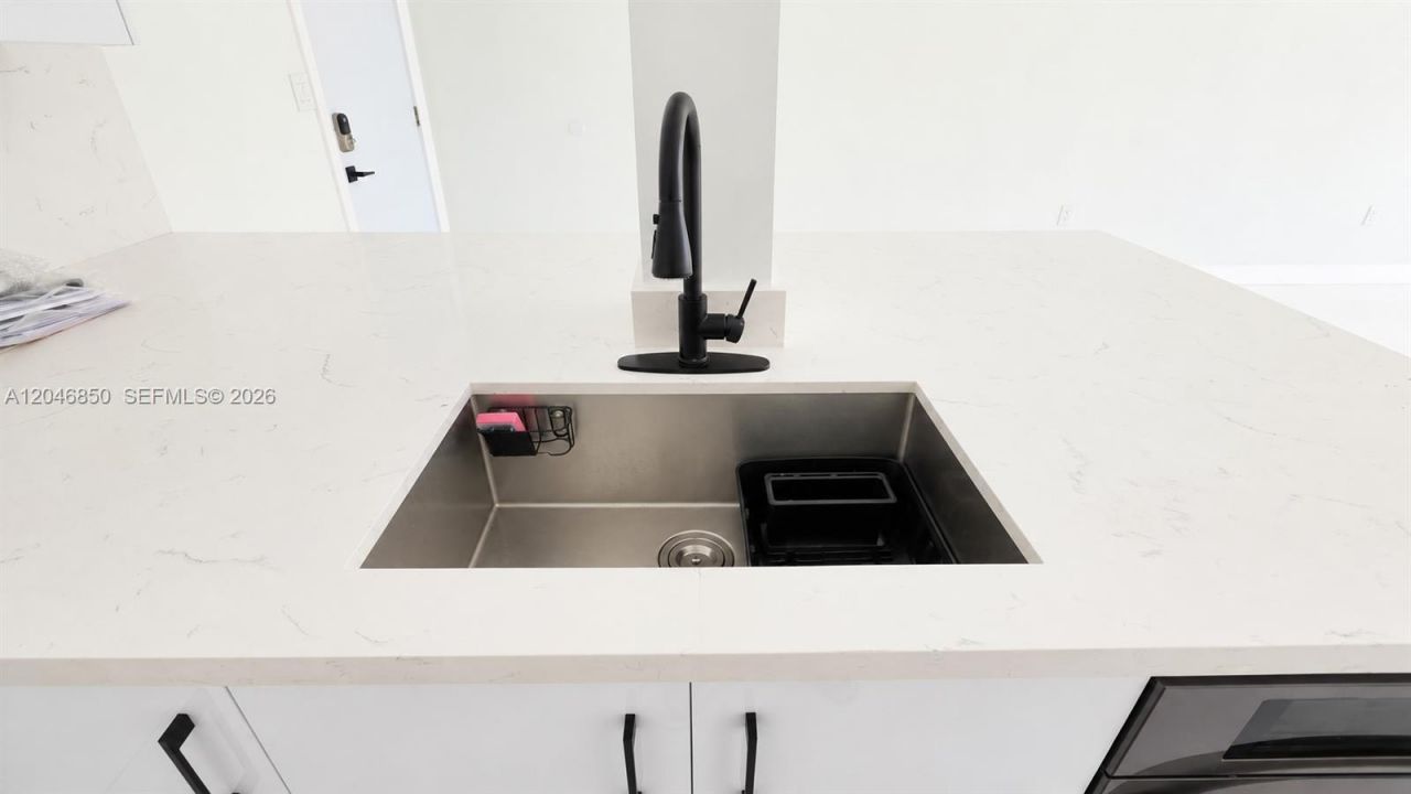 9682 Fontainebleau Blvd, Unit 203, Miami, FL 33172 Photo