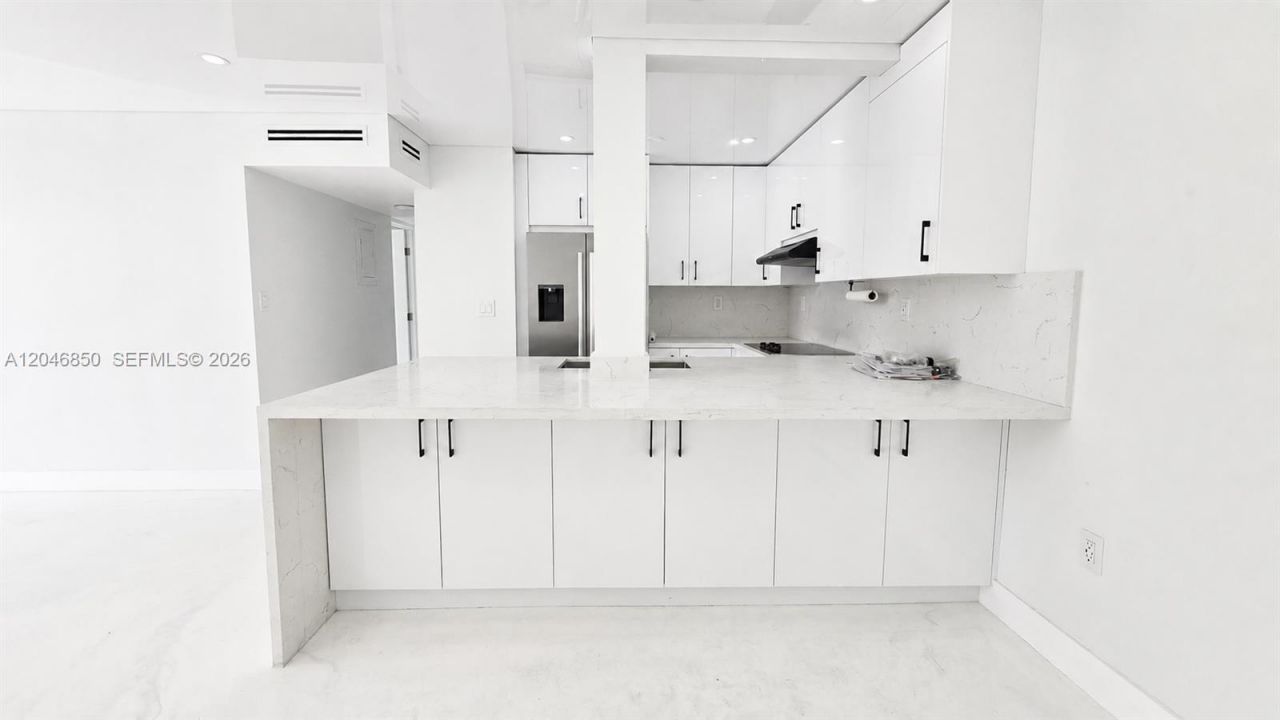 9682 Fontainebleau Blvd, Unit 203, Miami, FL 33172 Photo