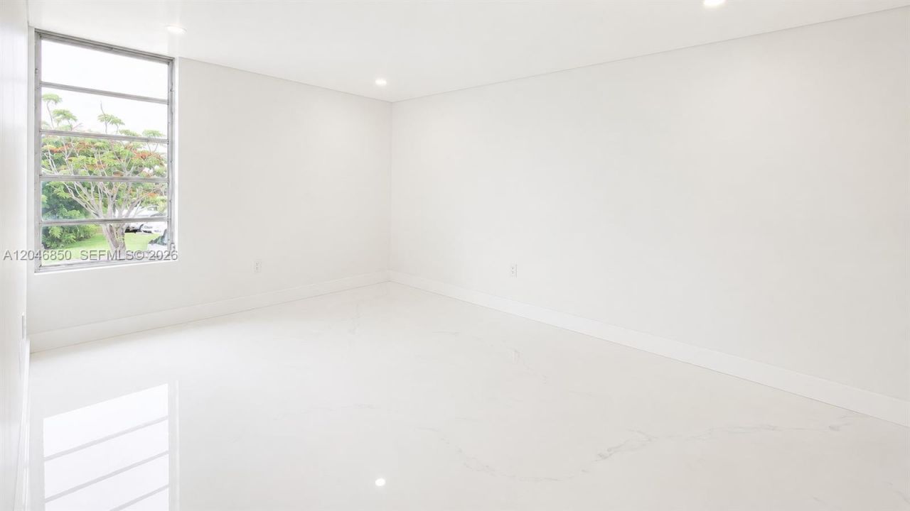 9682 Fontainebleau Blvd, Unit 203, Miami, FL 33172 Photo