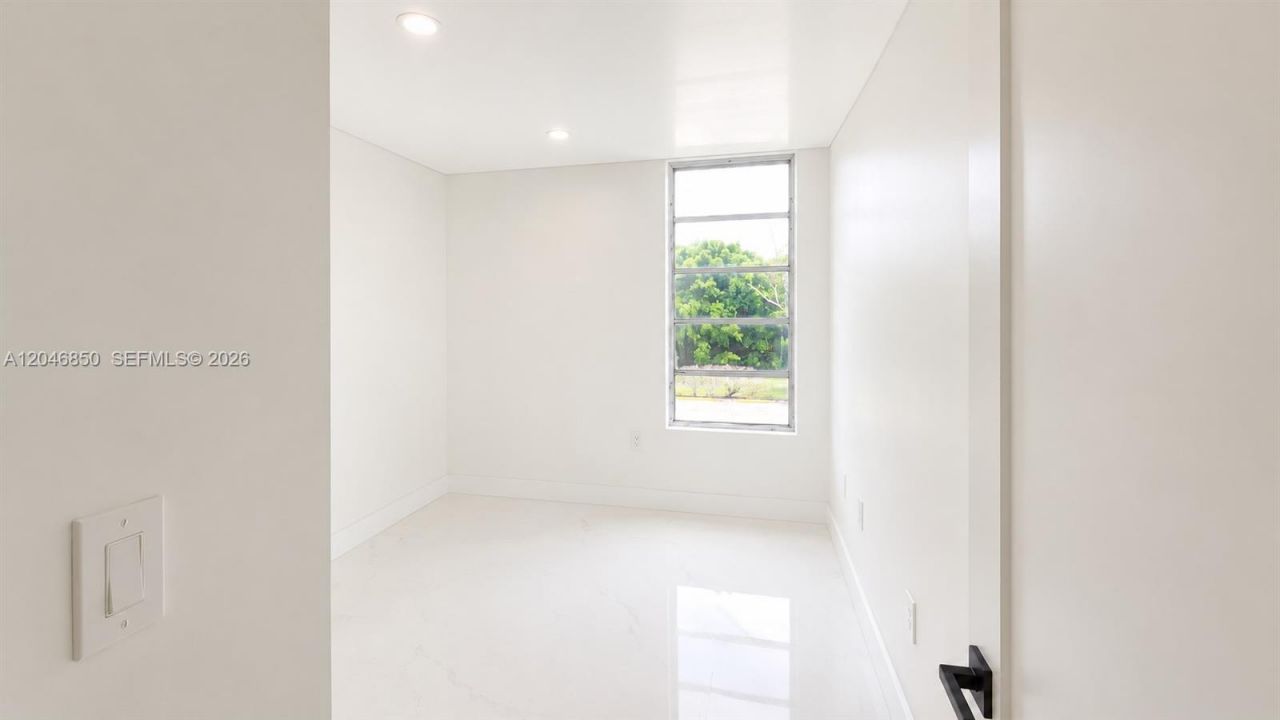 9682 Fontainebleau Blvd, Unit 203, Miami, FL 33172 Photo