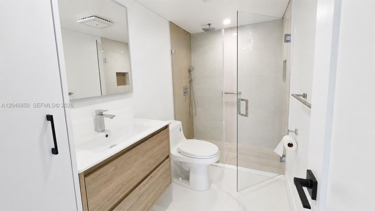 9682 Fontainebleau Blvd, Unit 203, Miami, FL 33172 Photo