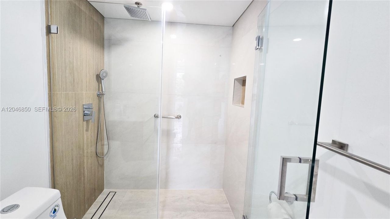 9682 Fontainebleau Blvd, Unit 203, Miami, FL 33172 Photo