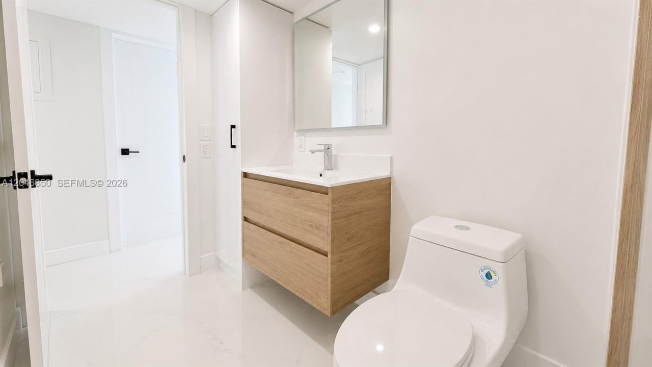 9682 Fontainebleau Blvd, Unit 203, Miami, FL 33172 Photo