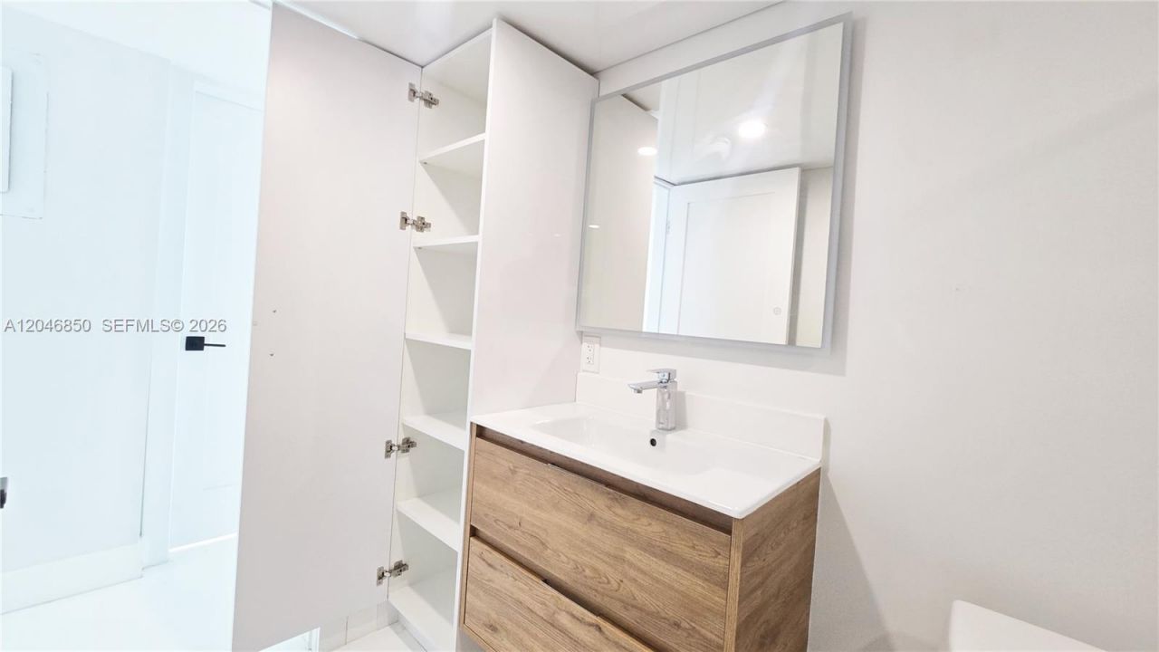 9682 Fontainebleau Blvd, Unit 203, Miami, FL 33172 Photo