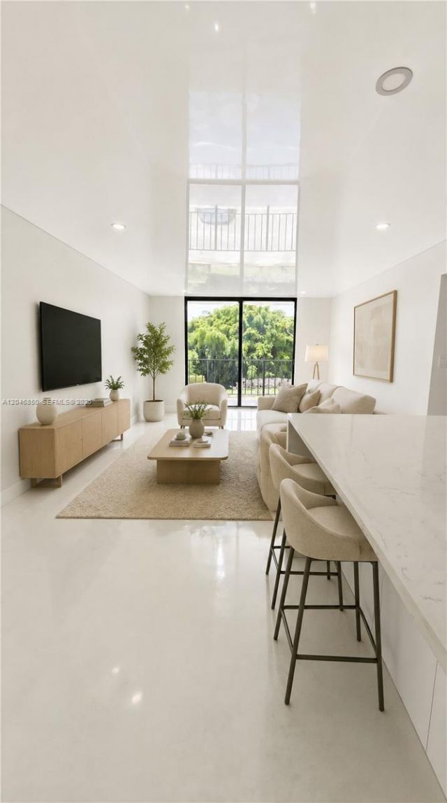 9682 Fontainebleau Blvd, Unit 203, Miami, FL 33172 Photo