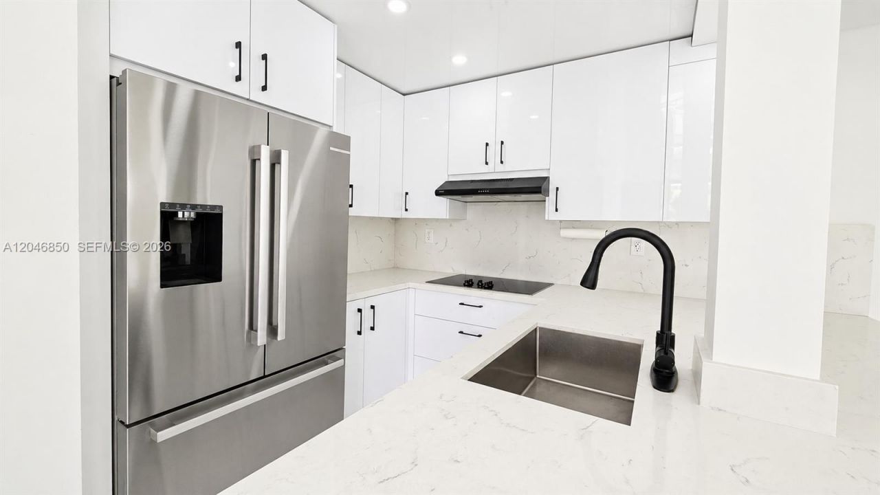 9682 Fontainebleau Blvd, Unit 203, Miami, FL 33172 Photo