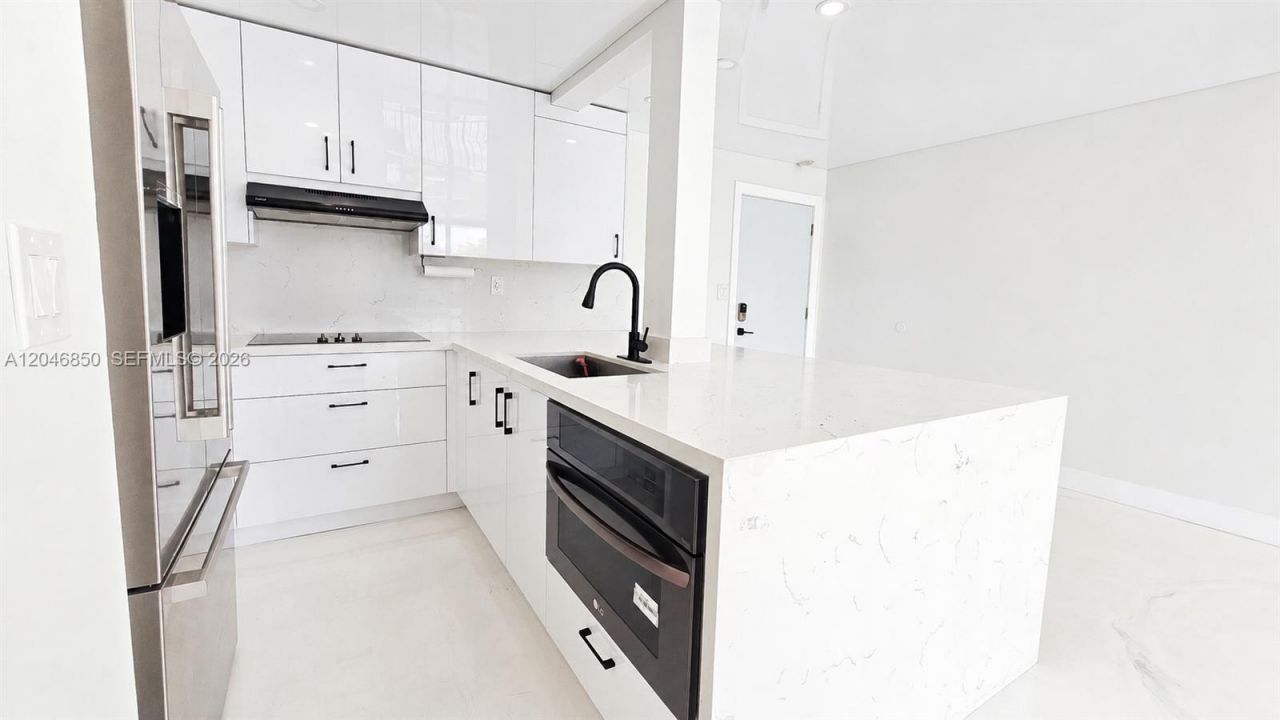 9682 Fontainebleau Blvd, Unit 203, Miami, FL 33172 Photo