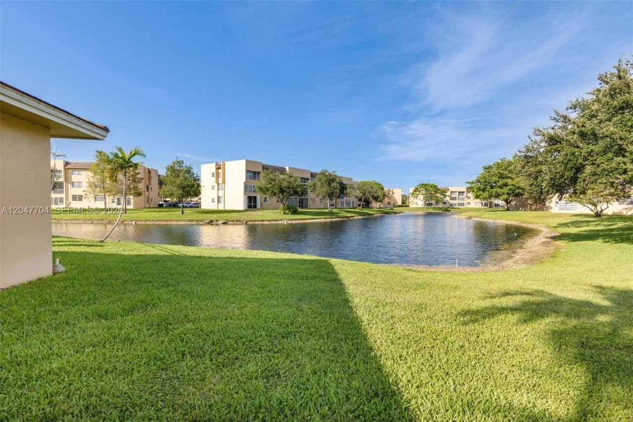 6000 NW 64th Ave , Unit 110, Tamarac, FL 33319 Photo