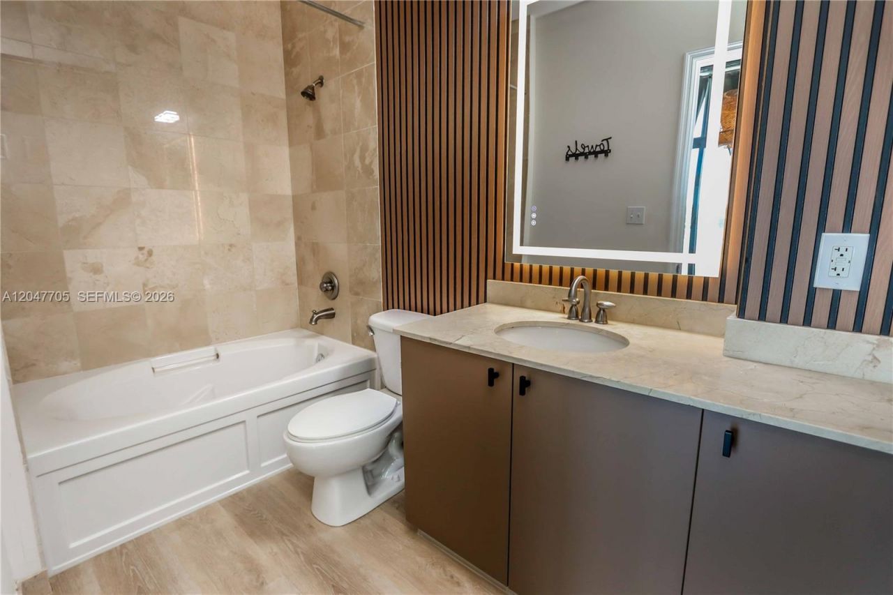 2100 Van Buren St , Unit 508, Hollywood, FL 33020 Photo