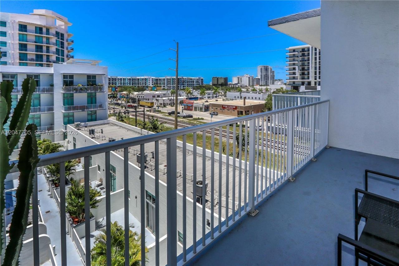 2100 Van Buren St , Unit 508, Hollywood, FL 33020 Photo