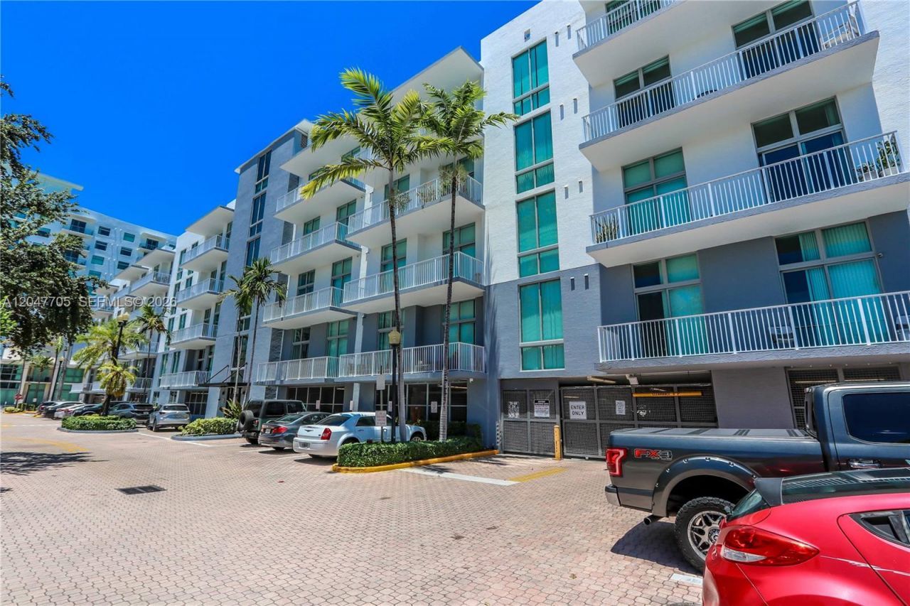 2100 Van Buren St , Unit 508, Hollywood, FL 33020 Photo