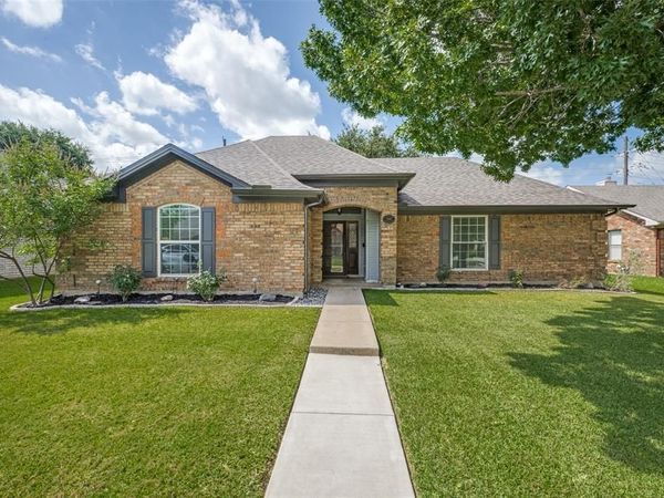 1686 Crosshaven Drive, Lewisville, TX 75077