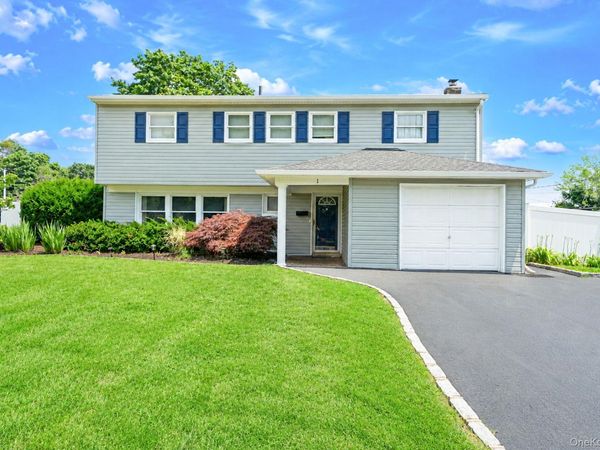 1 Blue Spruce Lane, Commack, NY 11725