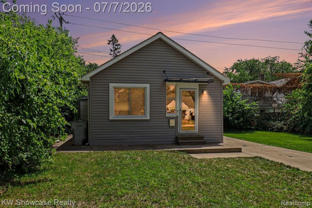 435 W Sonoma Avenue, Hazel Park, MI 48030 Main Photo