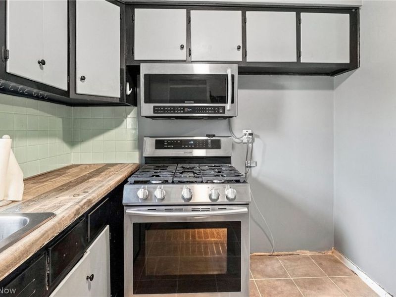 29061 W Willowick Drive, Willowick, OH 44095 Photo 6