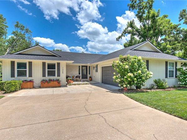 1325 Quail Run Circle , Bentonville, AR 72712