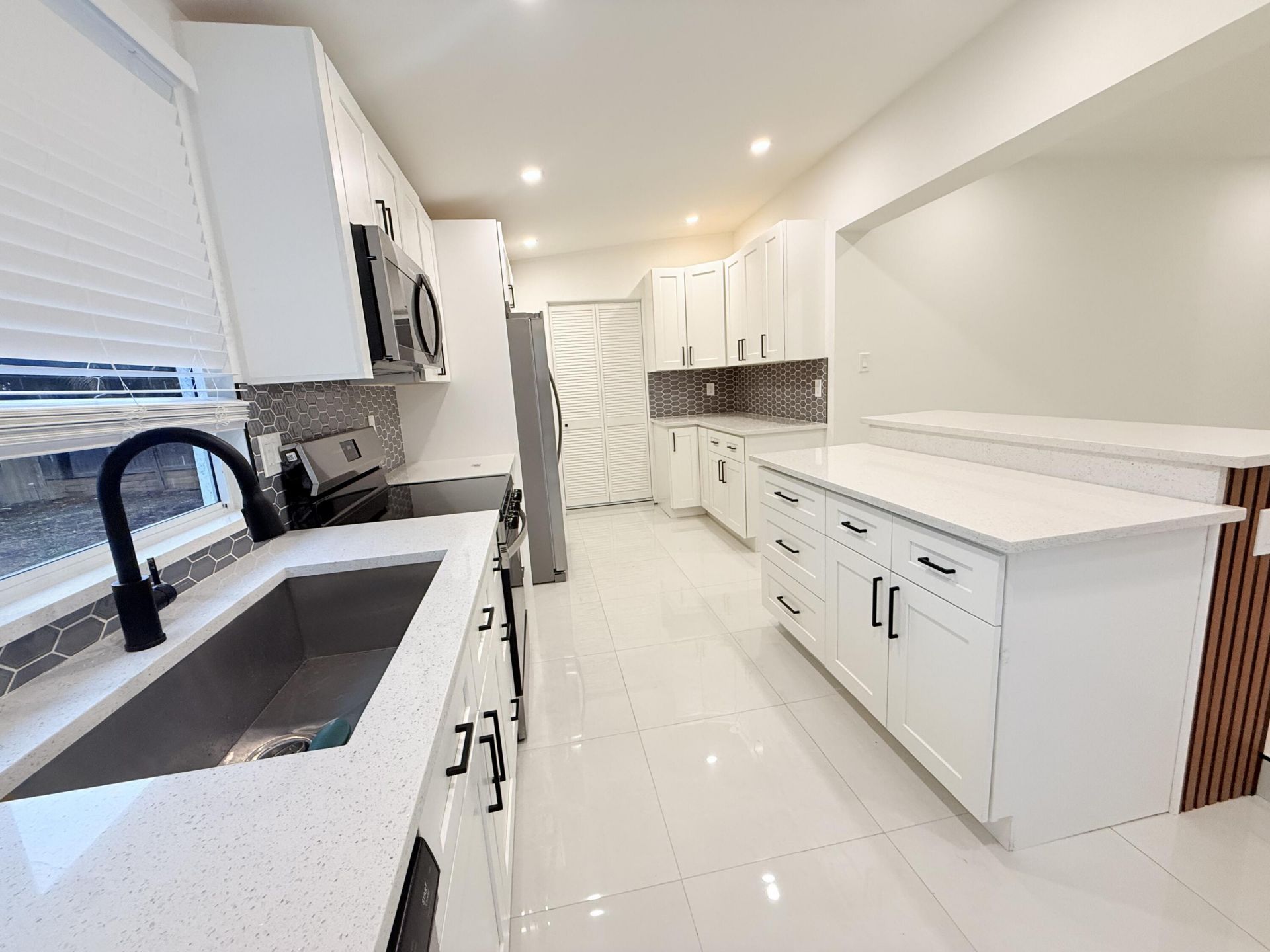 345 Pinehurst Road, Palm Springs, FL 33461 Photo