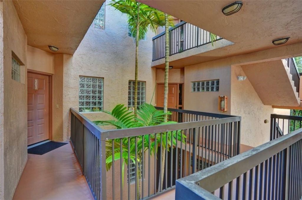 10791 NW 14th Street, Unit 303, Plantation, FL 33322 Photo