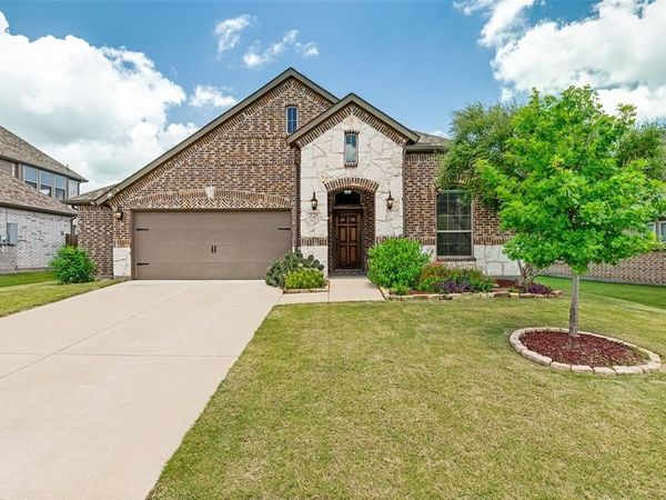 528 Thompson Drive, Van Alstyne, TX 75495