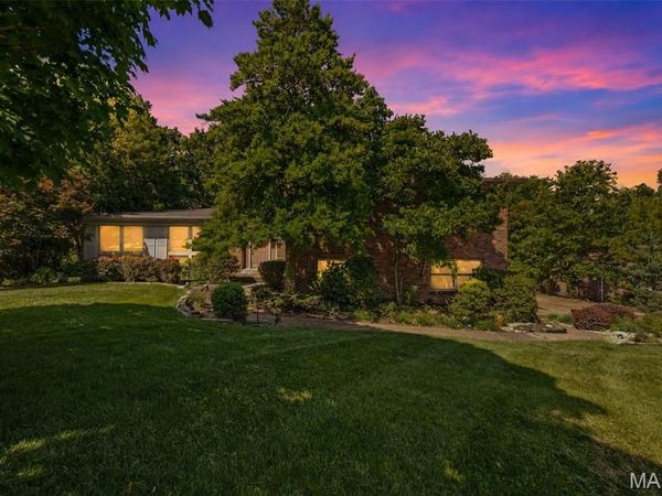 10806 Forest Circle Drive, St Louis, MO 63128