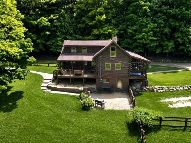 10550 Vaughn Road, Mantua, OH 44255 Photo 3