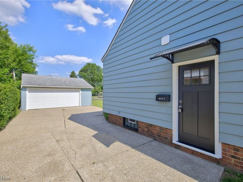 4415 W 155th Street, Cleveland, OH 44135 Photo 3