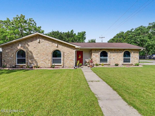 2137 Sandalwood Place, Gautier, MS 39553