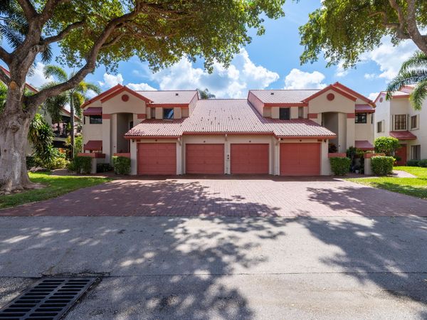 7681 Lexington Club Boulevard, Unit D, Delray Beach, FL 33446