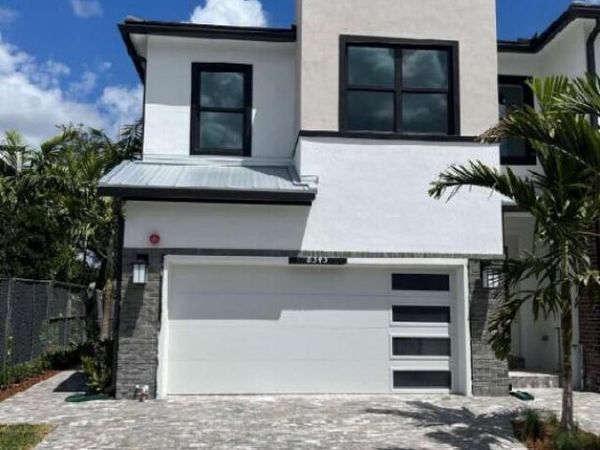 8345 NW 7th Place, Plantation, FL 33324