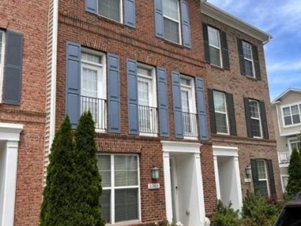 22883 EILEEN SQUARE, STERLING, VA 20166