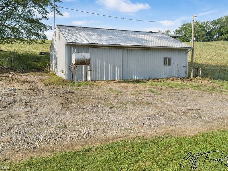 2011 Gordon Road NW, Dover, OH 44622 Photo 9