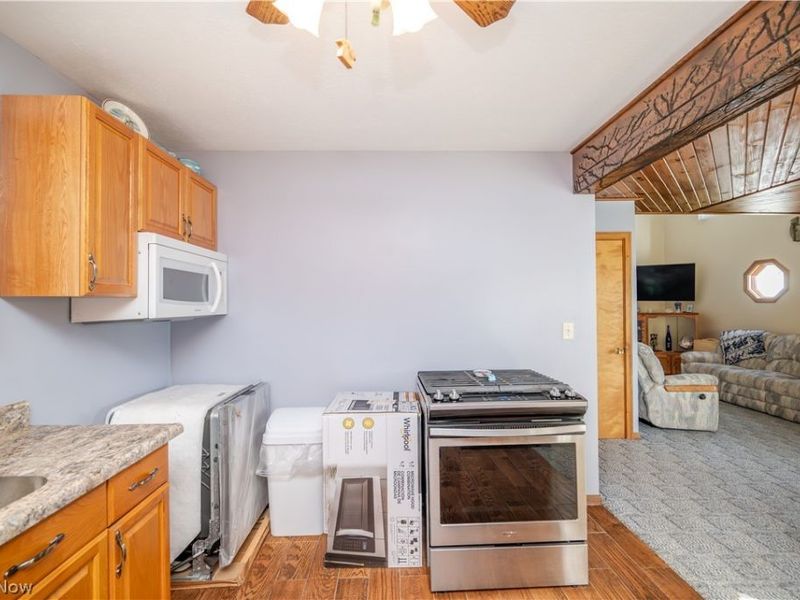 9388 Pearl Drive, North Benton, OH 44449 Photo 12