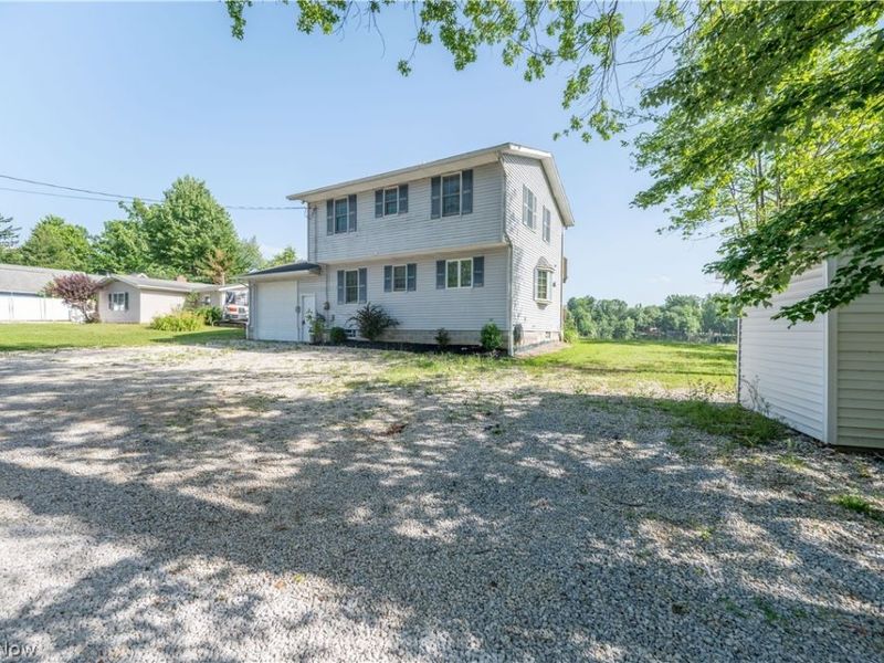 9388 Pearl Drive, North Benton, OH 44449 Photo 3