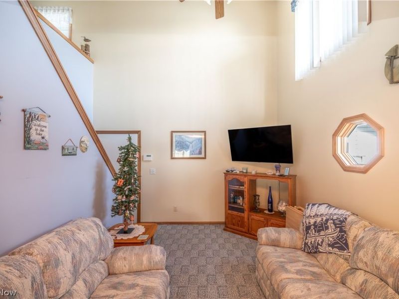 9388 Pearl Drive, North Benton, OH 44449 Photo 4