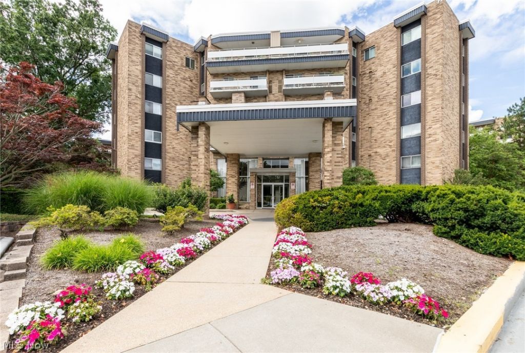 2112 Acacia Park Drive, Unit 511, Lyndhurst, OH 44124 Main Photo