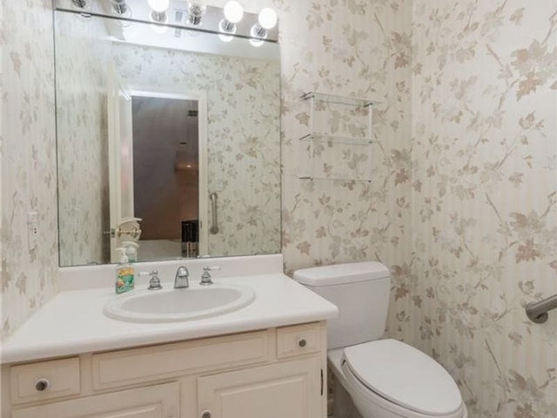 2112 Acacia Park Drive, Unit 511, Lyndhurst, OH 44124 Photo 13