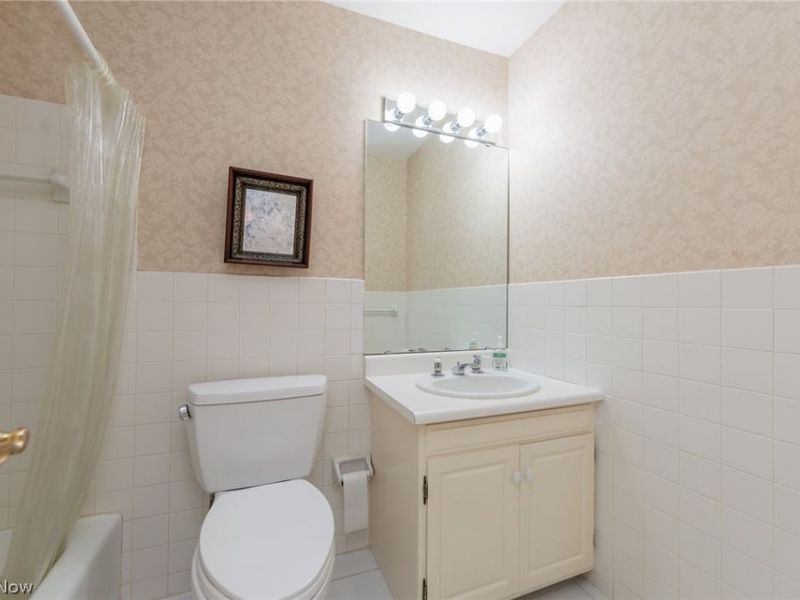 2112 Acacia Park Drive, Unit 511, Lyndhurst, OH 44124 Photo 16