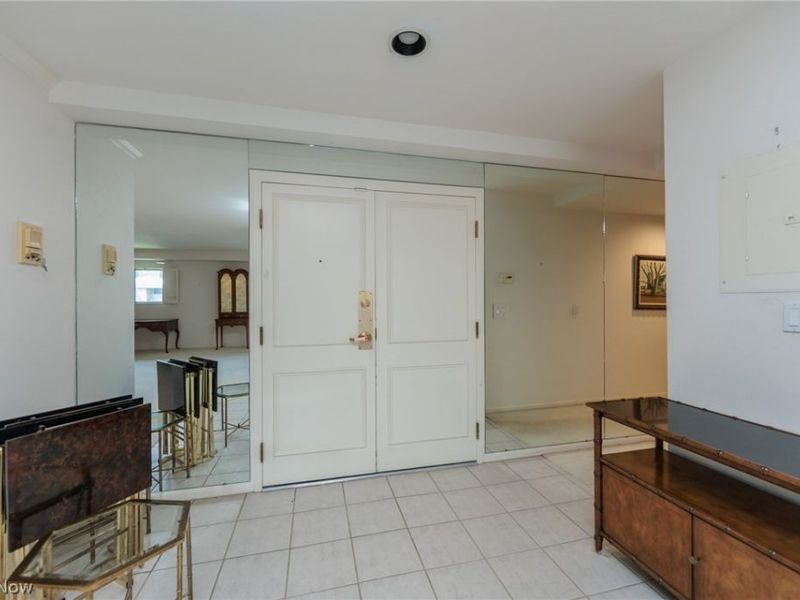 2112 Acacia Park Drive, Unit 511, Lyndhurst, OH 44124 Photo 2
