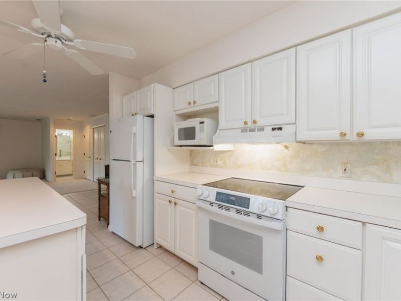 2112 Acacia Park Drive, Unit 511, Lyndhurst, OH 44124 Photo 7
