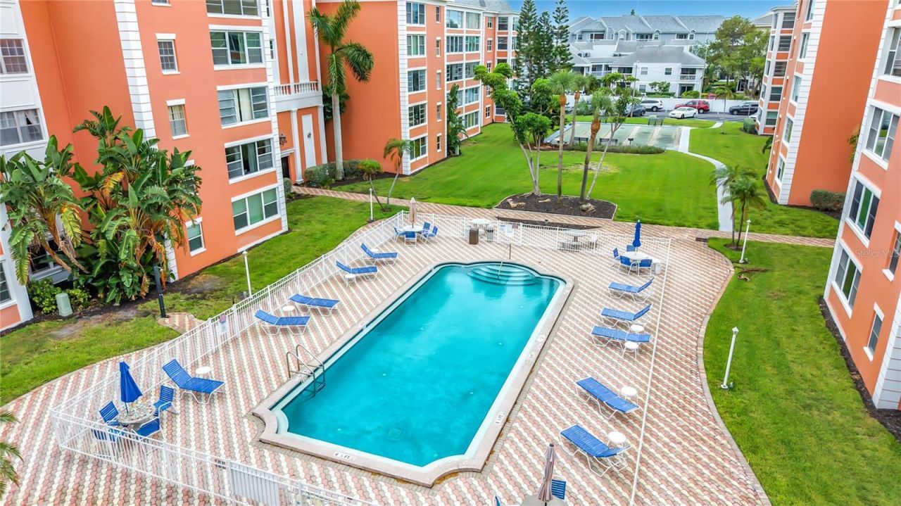 1900 68th Street N, Unit 301, Saint Petersburg, FL 33710 Photo