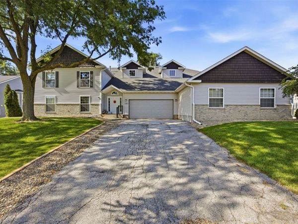 4330 Westchester Drive NE, Unit A, Cedar Rapids, IA 52402
