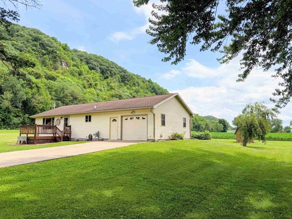 63823 Meadow Lane, Prairie Du Chien, WI 53821
